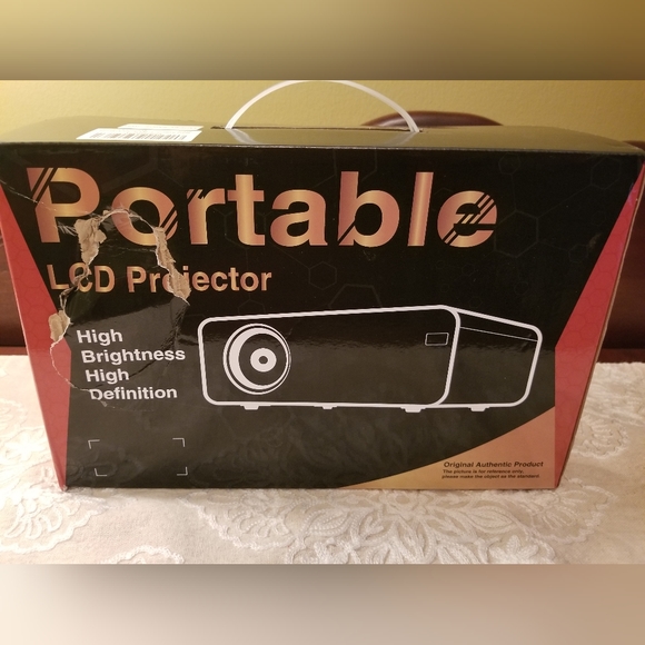 NEW Portable LCD Movie Projector - Picture 8 of 8